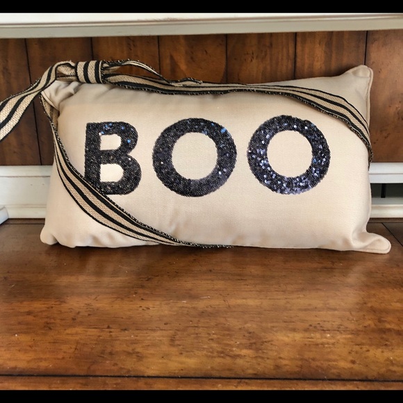🖤🧡BOO PILLOW🧡🖤 - Picture 2 of 4
